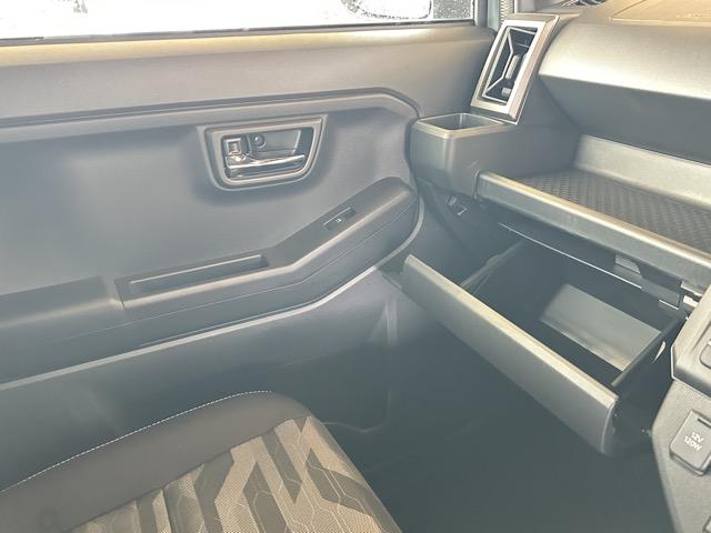 タフト G クロムベンチャー 特別仕様車 9インチスマホ連携ディスプレイオーディオ スマートアシスト LEDヘッドランプ スカイフィールトップ 運転席・助手席シートヒーター 電動パーキングブレーキ バックモニター 届出済未使用車(23枚目)