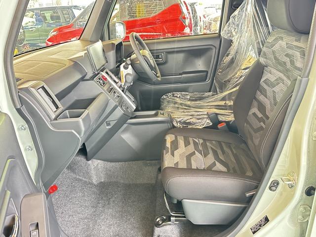 タフト G ダーククロムベンチャー 特別仕様車 9インチスマホ連携ディスプレイオーディオ スマートアシスト LEDヘッドランプ スカイフィールトップ 運転席・助手席シートヒーター 電動パーキングブレーキ バックモニター 届出済未使用車(6枚目)