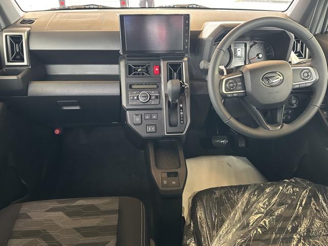 タフト G ダーククロムベンチャー 特別仕様車 9インチスマホ連携ディスプレイオーディオ スマートアシスト LEDヘッドランプ スカイフィールトップ 運転席・助手席シートヒーター 電動パーキングブレーキ バックモニター 届出済未使用車(8枚目)