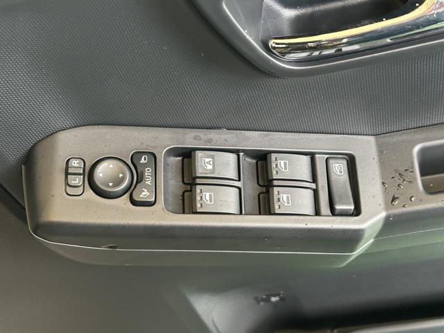 タフト G ダーククロムベンチャー 特別仕様車 9インチスマホ連携ディスプレイオーディオ スマートアシスト LEDヘッドランプ スカイフィールトップ 運転席・助手席シートヒーター 電動パーキングブレーキ バックモニター 届出済未使用車(16枚目)