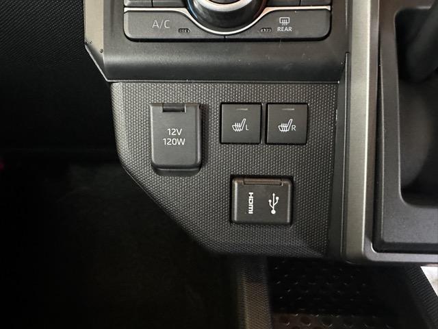 タフト G ダーククロムベンチャー 特別仕様車 9インチスマホ連携ディスプレイオーディオ スマートアシスト LEDヘッドランプ スカイフィールトップ 運転席・助手席シートヒーター 電動パーキングブレーキ バックモニター 届出済未使用車(19枚目)