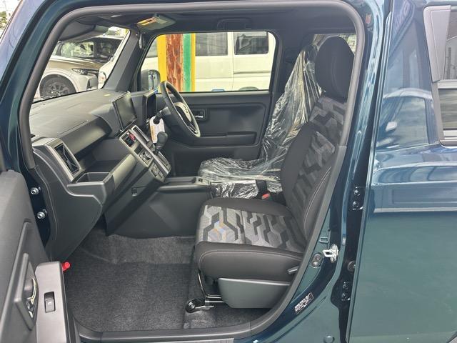 タフト G ダーククロムベンチャー 特別仕様車 9インチスマホ連携ディスプレイオーディオ スマートアシスト LEDヘッドランプ スカイフィールトップ 運転席・助手席シートヒーター 電動パーキングブレーキ バックモニター 届出済未使用車(6枚目)