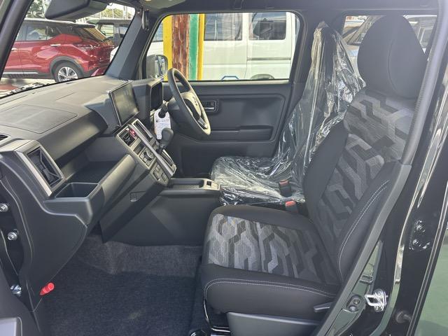 タフト Gターボ クロムベンチャー 特別仕様車 9インチスマホ連携ディスプレイオーディオ スマートアシスト LEDヘッドランプ スカイフィールトップ 運転席・助手席シートヒーター 電動パーキングブレーキ バックモニター 届出済未使用車(6枚目)