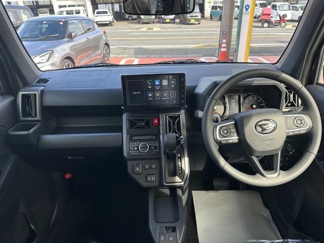 タフト Gターボ クロムベンチャー 特別仕様車 9インチスマホ連携ディスプレイオーディオ スマートアシスト LEDヘッドランプ スカイフィールトップ 運転席・助手席シートヒーター 電動パーキングブレーキ バックモニター 届出済未使用車(8枚目)