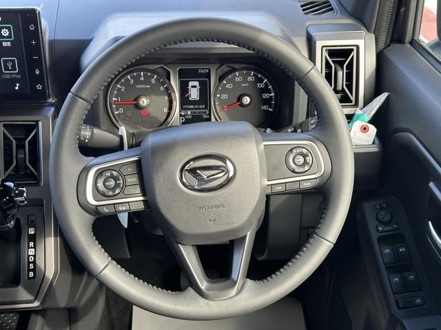 タフト Gターボ クロムベンチャー 特別仕様車 9インチスマホ連携ディスプレイオーディオ スマートアシスト LEDヘッドランプ スカイフィールトップ 運転席・助手席シートヒーター 電動パーキングブレーキ バックモニター 届出済未使用車(9枚目)