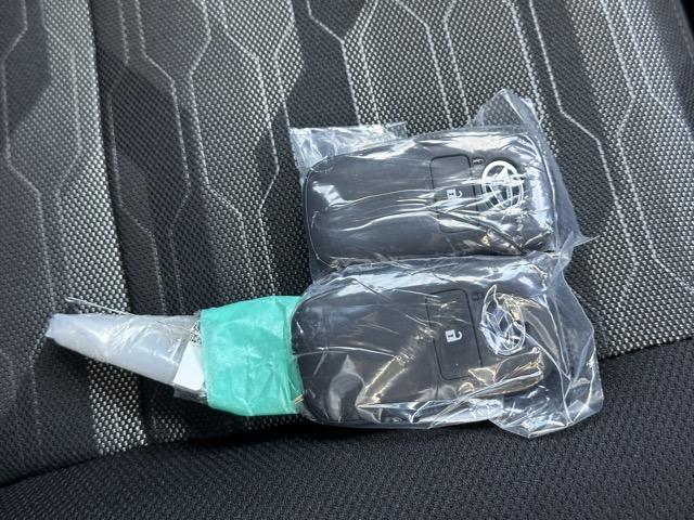 タフト Gターボ クロムベンチャー 特別仕様車 9インチスマホ連携ディスプレイオーディオ スマートアシスト LEDヘッドランプ スカイフィールトップ 運転席・助手席シートヒーター 電動パーキングブレーキ バックモニター 届出済未使用車(26枚目)