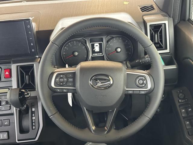 タフト G ダーククロムベンチャー 特別仕様車 9インチスマホ連携ディスプレイオーディオ スマートアシスト LEDヘッドランプ スカイフィールトップ 運転席・助手席シートヒーター 電動パーキングブレーキ バックモニター 届出済未使用車(9枚目)