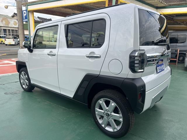 タフト Gターボ クロムベンチャー 特別仕様車 9インチスマホ連携ディスプレイオーディオ スマートアシスト LEDヘッドランプ スカイフィールトップ 運転席・助手席シートヒーター 電動パーキングブレーキ バックモニター 届出済未使用車(5枚目)