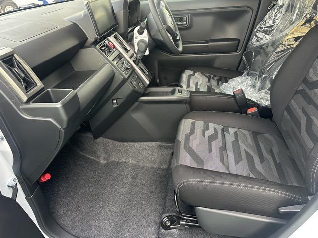 タフト Gターボ クロムベンチャー 特別仕様車 9インチスマホ連携ディスプレイオーディオ スマートアシスト LEDヘッドランプ スカイフィールトップ 運転席・助手席シートヒーター 電動パーキングブレーキ バックモニター 届出済未使用車(6枚目)