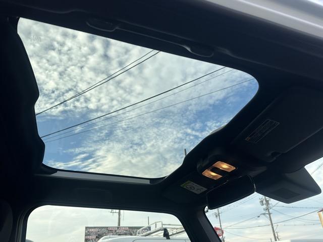 タフト Gターボ クロムベンチャー 特別仕様車 9インチスマホ連携ディスプレイオーディオ スマートアシスト LEDヘッドランプ スカイフィールトップ 運転席・助手席シートヒーター 電動パーキングブレーキ バックモニター 届出済未使用車(23枚目)