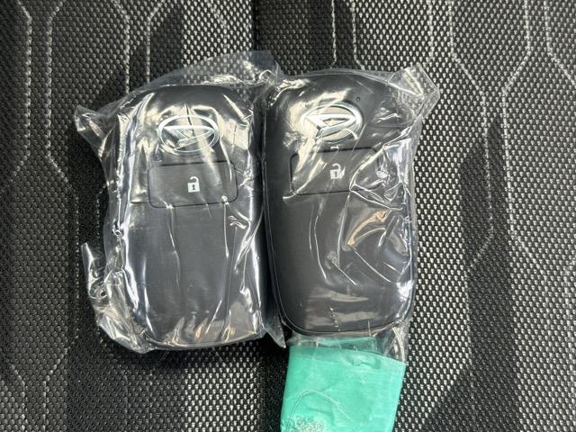 タフト Gターボ クロムベンチャー 特別仕様車 9インチスマホ連携ディスプレイオーディオ スマートアシスト LEDヘッドランプ スカイフィールトップ 運転席・助手席シートヒーター 電動パーキングブレーキ バックモニター 届出済未使用車(28枚目)