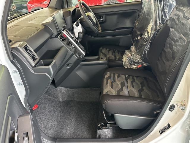 タフト G ダーククロムベンチャー 特別仕様車 9インチスマホ連携ディスプレイオーディオ スマートアシスト LEDヘッドランプ スカイフィールトップ 運転席・助手席シートヒーター 電動パーキングブレーキ バックモニター 届出済未使用車(6枚目)