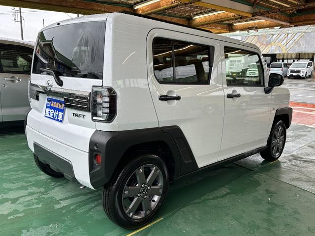 タフト G ダーククロムベンチャー 特別仕様車 9インチスマホ連携ディスプレイオーディオ スマートアシスト LEDヘッドランプ スカイフィールトップ 運転席・助手席シートヒーター 電動パーキングブレーキ バックモニター 届出済未使用車(14枚目)