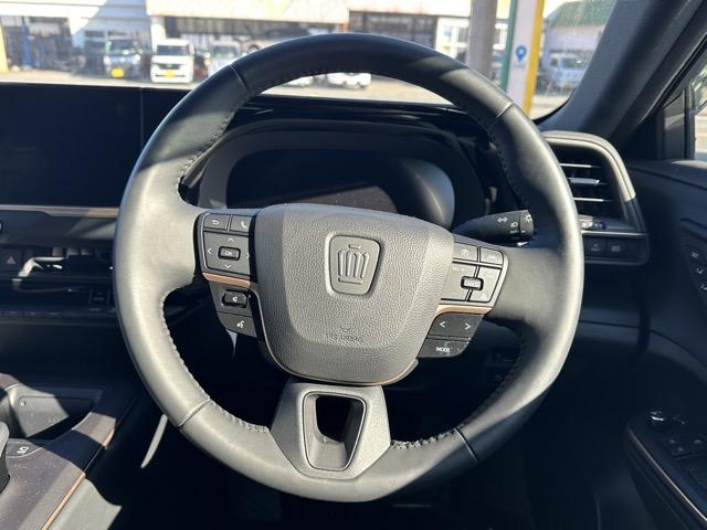 クラウンクロスオーバー Ｇアドバンスド・レザーパッケージ　純正ディスプレイオーディオ　パノラマカメラ　ＥＴＣ　シートヒーター＆ベンチレーション　パワーシート　パワーバックドア　スマートキー　ＬＥＤヘッドライト　オートエアコン　革巻ハンドル　ＡＣ１００Ｖ電源（9枚目）