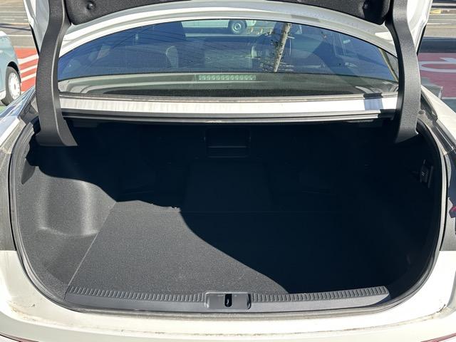 クラウンクロスオーバー Ｇアドバンスド・レザーパッケージ　純正ディスプレイオーディオ　パノラマカメラ　ＥＴＣ　シートヒーター＆ベンチレーション　パワーシート　パワーバックドア　スマートキー　ＬＥＤヘッドライト　オートエアコン　革巻ハンドル　ＡＣ１００Ｖ電源（14枚目）