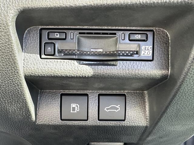 クラウンクロスオーバー Ｇアドバンスド・レザーパッケージ　純正ディスプレイオーディオ　パノラマカメラ　ＥＴＣ　シートヒーター＆ベンチレーション　パワーシート　パワーバックドア　スマートキー　ＬＥＤヘッドライト　オートエアコン　革巻ハンドル　ＡＣ１００Ｖ電源（23枚目）