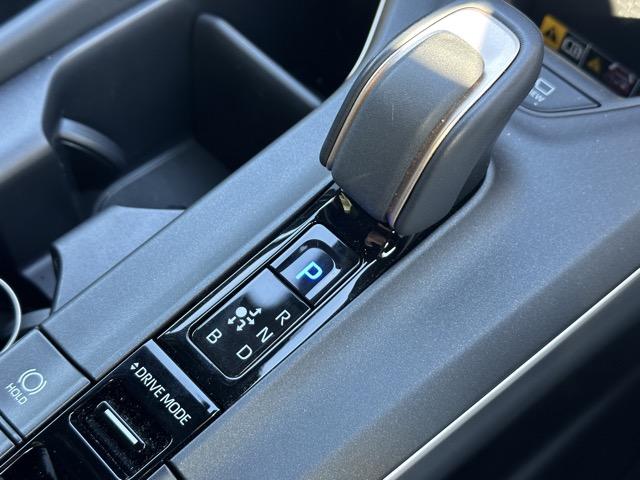 クラウンクロスオーバー Ｇアドバンスド・レザーパッケージ　純正ディスプレイオーディオ　パノラマカメラ　ＥＴＣ　シートヒーター＆ベンチレーション　パワーシート　パワーバックドア　スマートキー　ＬＥＤヘッドライト　オートエアコン　革巻ハンドル　ＡＣ１００Ｖ電源（25枚目）