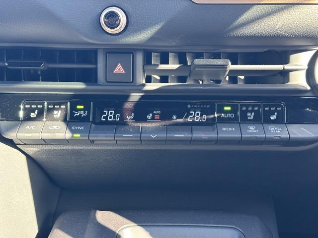 クラウンクロスオーバー Ｇアドバンスド・レザーパッケージ　純正ディスプレイオーディオ　パノラマカメラ　ＥＴＣ　シートヒーター＆ベンチレーション　パワーシート　パワーバックドア　スマートキー　ＬＥＤヘッドライト　オートエアコン　革巻ハンドル　ＡＣ１００Ｖ電源（27枚目）