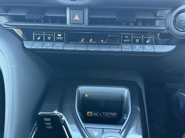 クラウンスポーツ Ｚ　内装色／ブラック　セーフティセンス　ディスプレイオーディオ　ＥＴＣ２．０　パノラミックビューモニター　デジタルインナーミラー　運転席・助手席シートヒーター＆ベンチレーション　ステアリングヒーター（27枚目）