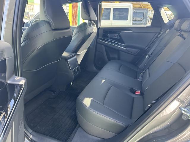 bZ4X Z 純正ナビゲーション パノラマカメラ ETC デジタルインナーミラー JBLスピーカー シートヒーター&ベンチレーション パワーシート パワーバックドア オートクルーズコントロール 革巻きハンドル(8枚目)