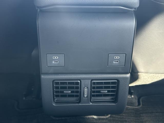 bZ4X Z 純正ナビゲーション パノラマカメラ ETC デジタルインナーミラー JBLスピーカー シートヒーター&ベンチレーション パワーシート パワーバックドア オートクルーズコントロール 革巻きハンドル(9枚目)