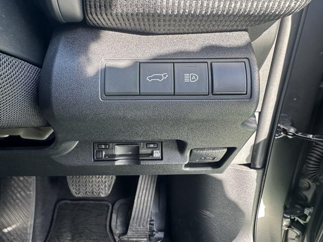 bZ4X Z 純正ナビゲーション パノラマカメラ ETC デジタルインナーミラー JBLスピーカー シートヒーター&ベンチレーション パワーシート パワーバックドア オートクルーズコントロール 革巻きハンドル(18枚目)