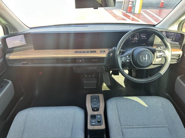 Ｈｏｎｄａ ｅ アドバンス　純正ナビゲーション　マルチビューカメラ　ＥＴＣ　サンルーフ　デジタルインナーミラー　スマートキー　ＬＥＤヘッドライト　フルオートエアコン　シートヒーター＆ハンドルヒーター　ＡＣ１００Ｖ電源（8枚目）