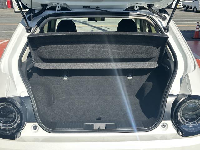 Ｈｏｎｄａ ｅ アドバンス　純正ナビゲーション　マルチビューカメラ　ＥＴＣ　サンルーフ　デジタルインナーミラー　スマートキー　ＬＥＤヘッドライト　フルオートエアコン　シートヒーター＆ハンドルヒーター　ＡＣ１００Ｖ電源（12枚目）