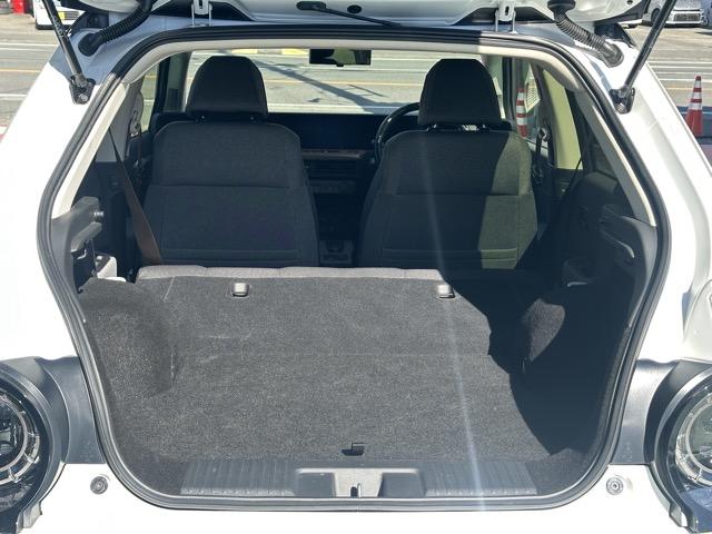 Ｈｏｎｄａ ｅ アドバンス　純正ナビゲーション　マルチビューカメラ　ＥＴＣ　サンルーフ　デジタルインナーミラー　スマートキー　ＬＥＤヘッドライト　フルオートエアコン　シートヒーター＆ハンドルヒーター　ＡＣ１００Ｖ電源（13枚目）