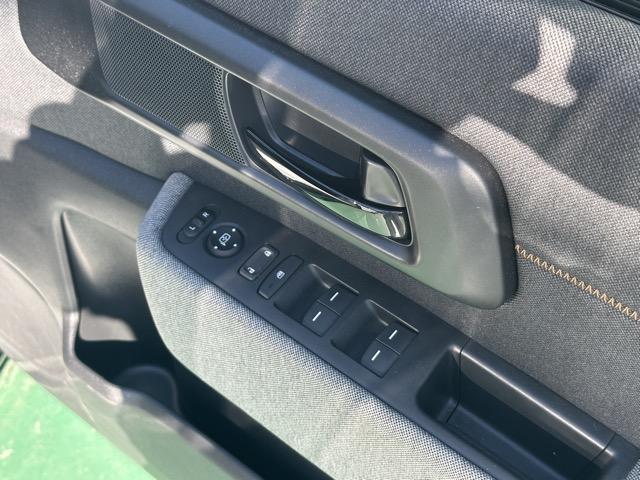 Ｈｏｎｄａ ｅ アドバンス　純正ナビゲーション　マルチビューカメラ　ＥＴＣ　サンルーフ　デジタルインナーミラー　スマートキー　ＬＥＤヘッドライト　フルオートエアコン　シートヒーター＆ハンドルヒーター　ＡＣ１００Ｖ電源（17枚目）