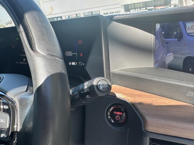 Ｈｏｎｄａ ｅ アドバンス　純正ナビゲーション　マルチビューカメラ　ＥＴＣ　サンルーフ　デジタルインナーミラー　スマートキー　ＬＥＤヘッドライト　フルオートエアコン　シートヒーター＆ハンドルヒーター　ＡＣ１００Ｖ電源（20枚目）