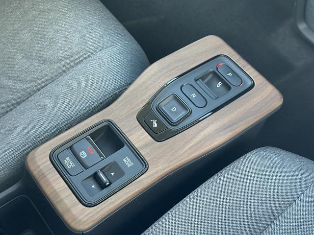 Ｈｏｎｄａ ｅ アドバンス　純正ナビゲーション　マルチビューカメラ　ＥＴＣ　サンルーフ　デジタルインナーミラー　スマートキー　ＬＥＤヘッドライト　フルオートエアコン　シートヒーター＆ハンドルヒーター　ＡＣ１００Ｖ電源（24枚目）