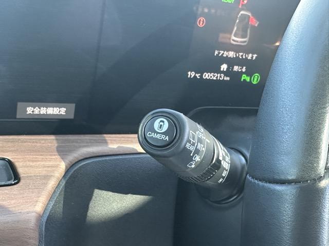 Ｈｏｎｄａ ｅ アドバンス　純正ナビゲーション　マルチビューカメラ　ＥＴＣ　サンルーフ　デジタルインナーミラー　スマートキー　ＬＥＤヘッドライト　フルオートエアコン　シートヒーター＆ハンドルヒーター　ＡＣ１００Ｖ電源（31枚目）