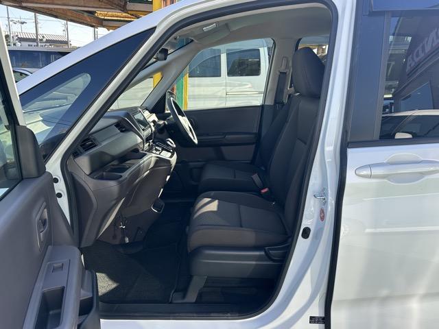 フリード＋ハイブリッド ハイブリッドＢ　社外ナビゲーション（ＡＶＩＣ－ＲＺ１１４）・バックモニター付　ホンダセンシング　アダプティブクルーズコントロール　両側スライドドア　スマートキー　オートエアコン　電動格納式ドアミラー（6枚目）