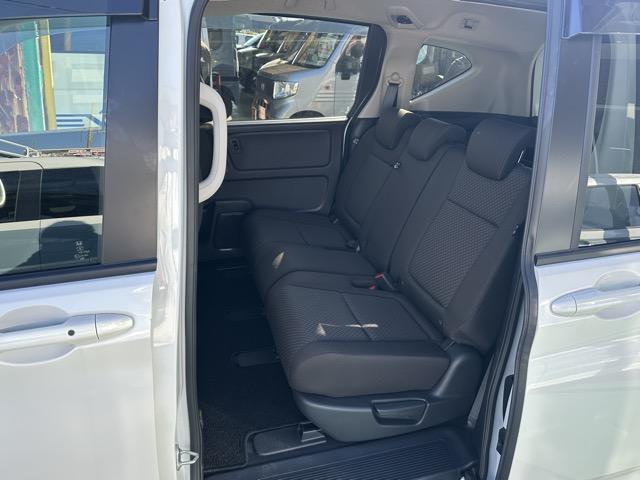 フリード＋ハイブリッド ハイブリッドＢ　社外ナビゲーション（ＡＶＩＣ－ＲＺ１１４）・バックモニター付　ホンダセンシング　アダプティブクルーズコントロール　両側スライドドア　スマートキー　オートエアコン　電動格納式ドアミラー（7枚目）