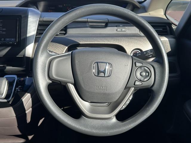 フリード＋ハイブリッド ハイブリッドＢ　社外ナビゲーション（ＡＶＩＣ－ＲＺ１１４）・バックモニター付　ホンダセンシング　アダプティブクルーズコントロール　両側スライドドア　スマートキー　オートエアコン　電動格納式ドアミラー（9枚目）