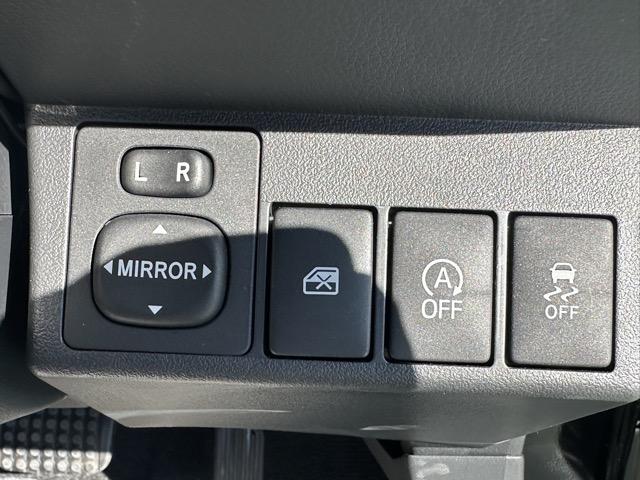 コペン ＧＲ　スポーツ　ＣＶＴ　社外マフラー　車高調　純正ナビゲーション　バックカメラ　スマートキー　ＬＥＤヘッドライト　フルオートエアコン　シートヒーター　ＲＥＣＡＲＯシート　ＢＢＳホイール　ＭＯＭＯハンドル　フォグランプ（16枚目）