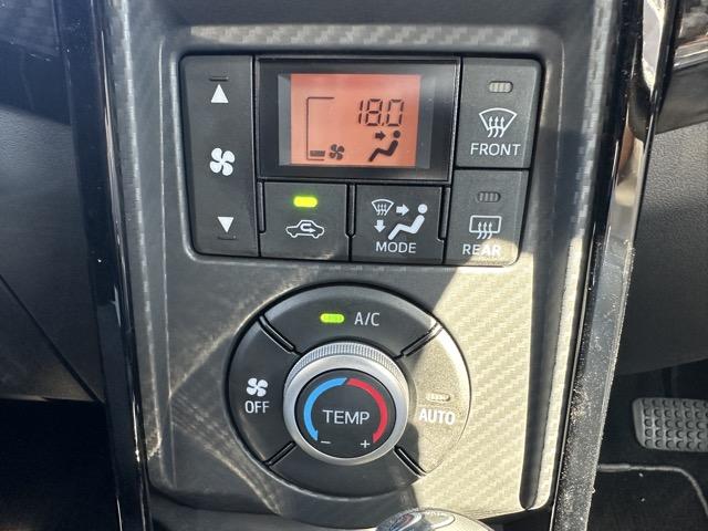 コペン ＧＲ　スポーツ　ＣＶＴ　社外マフラー　車高調　純正ナビゲーション　バックカメラ　スマートキー　ＬＥＤヘッドライト　フルオートエアコン　シートヒーター　ＲＥＣＡＲＯシート　ＢＢＳホイール　ＭＯＭＯハンドル　フォグランプ（19枚目）