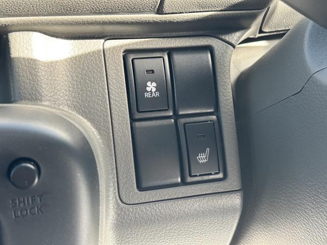 エブリイ ジョインターボ　ＣＶＴ　バックアイカメラ付きディスプレイオーディオ　スマートキー　ＬＥＤヘッドライト　両側スライドドア　シートヒーター　ＵＳＢ充電ソケット　ルーフコンソール　電動格納ドアミラー　前後パワーウィンドー（25枚目）