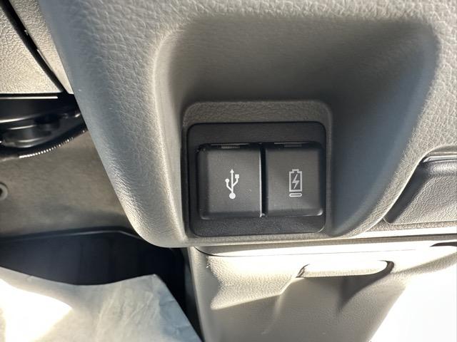 エブリイ ジョインターボ　ＣＶＴ　バックアイカメラ付きディスプレイオーディオ　スマートキー　ＬＥＤヘッドライト　両側スライドドア　シートヒーター　ＵＳＢ充電ソケット　ルーフコンソール　電動格納ドアミラー　前後パワーウィンドー（27枚目）