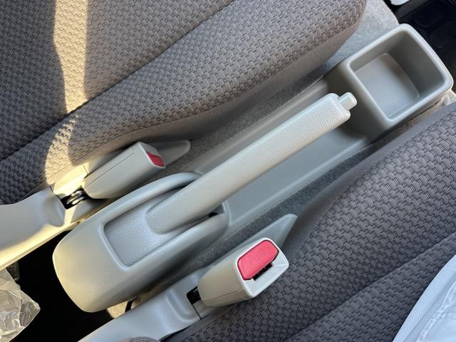 エブリイ ジョインターボ　ＣＶＴ　バックアイカメラ付きディスプレイオーディオ　スマートキー　ＬＥＤヘッドライト　両側スライドドア　シートヒーター　ＵＳＢ充電ソケット　ルーフコンソール　電動格納ドアミラー　前後パワーウィンドー（30枚目）