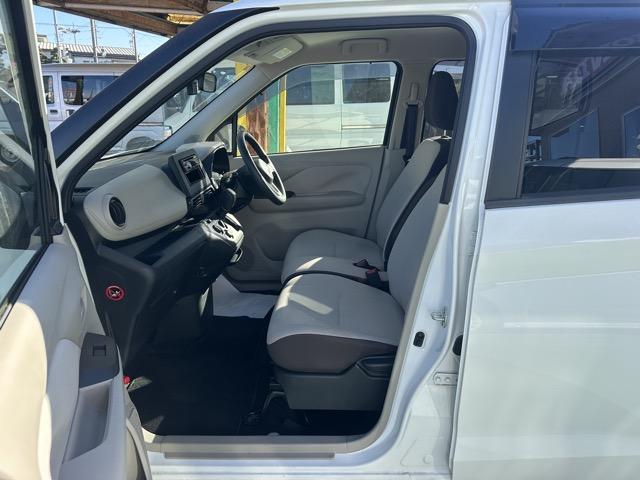 デイズ Ｂ　社外オーディオ　キーレス　電動格納ドアミラー　前後パワーウィンドー　ベンチシート　アイドリングストップ　オートライト　衝突被害軽減ブレーキ　エアコン　パワステ（6枚目）