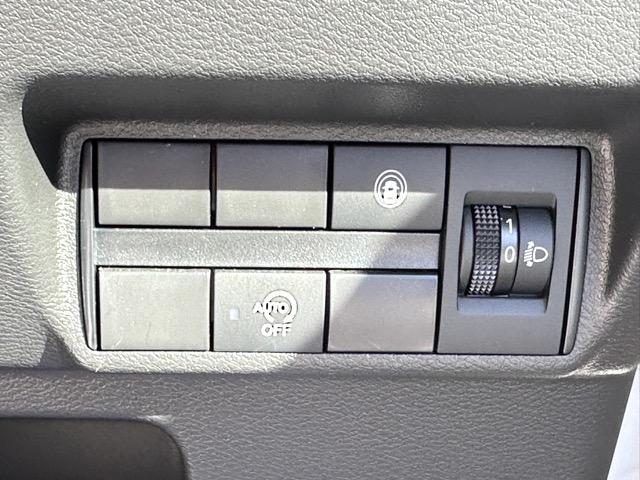 デイズ Ｂ　社外オーディオ　キーレス　電動格納ドアミラー　前後パワーウィンドー　ベンチシート　アイドリングストップ　オートライト　衝突被害軽減ブレーキ　エアコン　パワステ（15枚目）