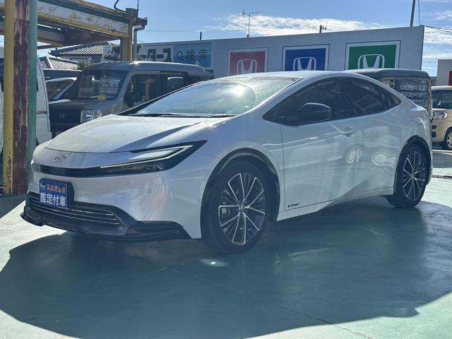 プリウス Ｚ　４ＷＤ　純正ディスプレイオーディオ　パノラマカメラ　ＥＴＣ　スマートキー　ＬＥＤ　フルオートエアコン　シートヒーター＆ベンチレーション　パワーバックドア　ＡＣ１００Ｖ電源　デジタルインナーミラー（4枚目）