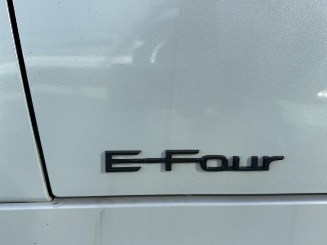 プリウス Ｚ　４ＷＤ　純正ディスプレイオーディオ　パノラマカメラ　ＥＴＣ　スマートキー　ＬＥＤ　フルオートエアコン　シートヒーター＆ベンチレーション　パワーバックドア　ＡＣ１００Ｖ電源　デジタルインナーミラー（6枚目）