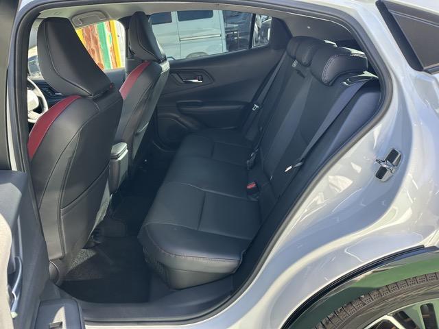 プリウス Ｚ　４ＷＤ　純正ディスプレイオーディオ　パノラマカメラ　ＥＴＣ　スマートキー　ＬＥＤ　フルオートエアコン　シートヒーター＆ベンチレーション　パワーバックドア　ＡＣ１００Ｖ電源　デジタルインナーミラー（8枚目）