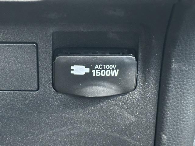 プリウス Ｚ　４ＷＤ　純正ディスプレイオーディオ　パノラマカメラ　ＥＴＣ　スマートキー　ＬＥＤ　フルオートエアコン　シートヒーター＆ベンチレーション　パワーバックドア　ＡＣ１００Ｖ電源　デジタルインナーミラー（11枚目）
