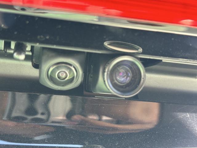 プリウス Ｚ　４ＷＤ　純正ディスプレイオーディオ　パノラマカメラ　ＥＴＣ　スマートキー　ＬＥＤ　フルオートエアコン　シートヒーター＆ベンチレーション　パワーバックドア　ＡＣ１００Ｖ電源　デジタルインナーミラー（12枚目）