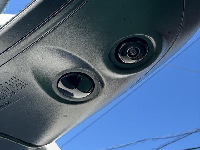 プリウス Ｚ　４ＷＤ　純正ディスプレイオーディオ　パノラマカメラ　ＥＴＣ　スマートキー　ＬＥＤ　フルオートエアコン　シートヒーター＆ベンチレーション　パワーバックドア　ＡＣ１００Ｖ電源　デジタルインナーミラー（20枚目）