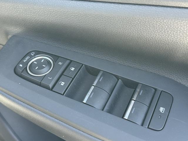 プリウス Ｚ　４ＷＤ　純正ディスプレイオーディオ　パノラマカメラ　ＥＴＣ　スマートキー　ＬＥＤ　フルオートエアコン　シートヒーター＆ベンチレーション　パワーバックドア　ＡＣ１００Ｖ電源　デジタルインナーミラー（21枚目）